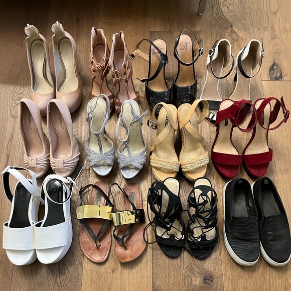 FREE SHOE WITH PURCHASE SIZE 6 - Picture 1 of 4